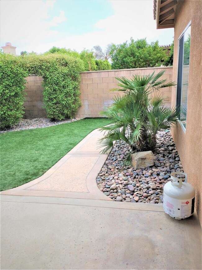 Building Photo - 78724 Como Ct