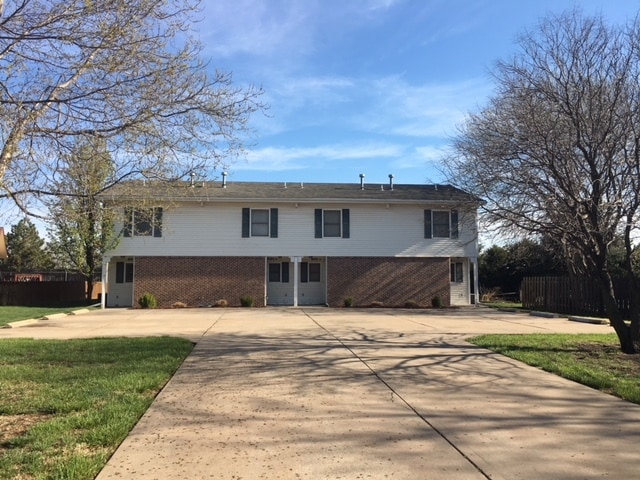 Building Photo - 604 N Plaza Blvd