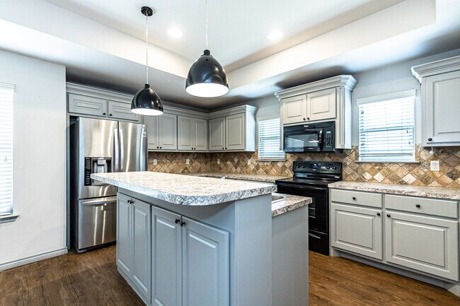 Building Photo - Gorgeous Home in Cooper District