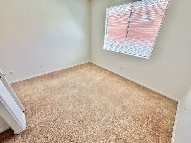 Building Photo - BEAUTIFUL 4 BEDROOM HOME IN GUARD GATED CO...
