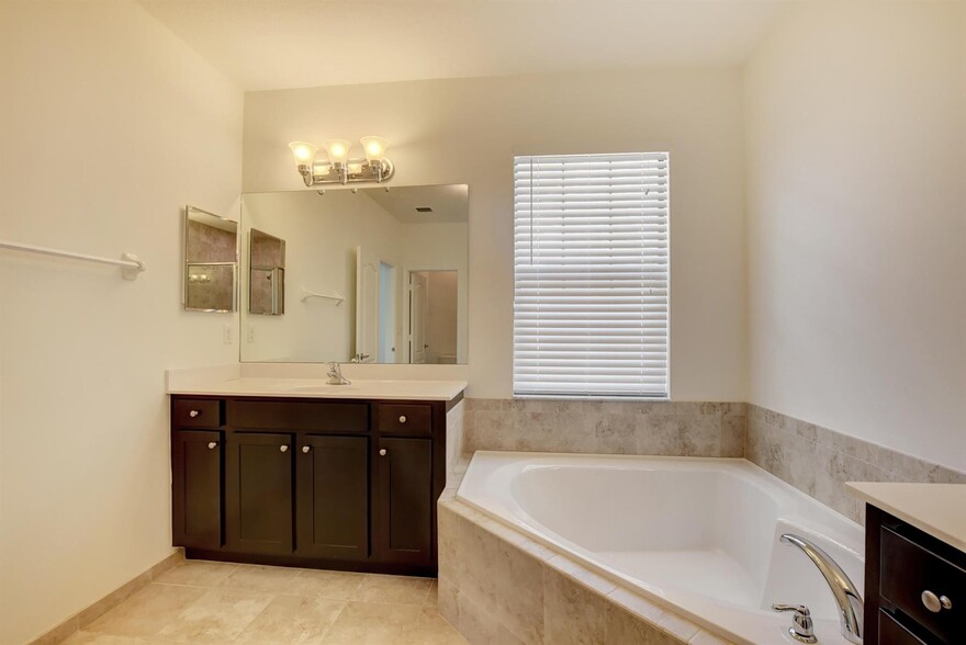Building Photo - 8885 Sea Chase Dr