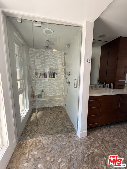 Building Photo - 200 Larsson St