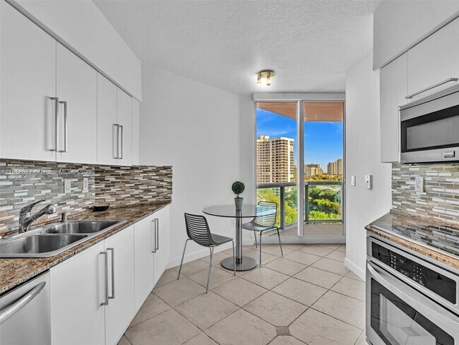 Building Photo - 3370 Hidden Bay Dr