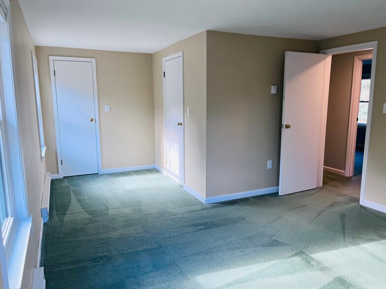 Building Photo - 452 Richmond Rd