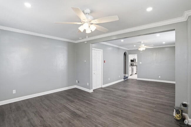Building Photo - Beautiful Duplex with Charm