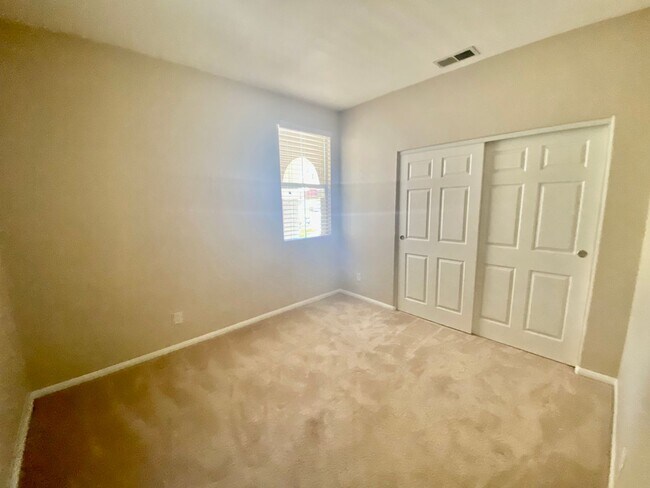 Building Photo - Stunning 4 bedroom home in Oceanside!!