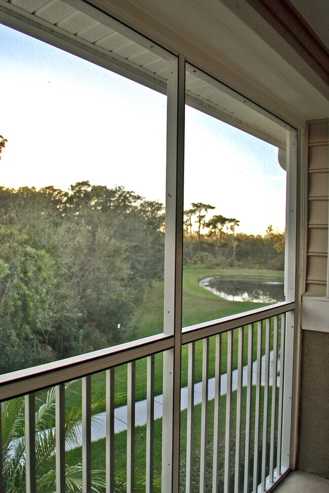 Building Photo - Luxury 3 bedroom 2 bath condo in Lakewood Ranch