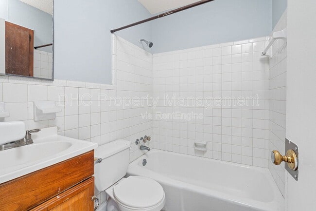 Building Photo - 6521 Raymond Dr