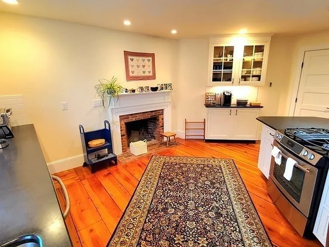 Building Photo - 14 Gray St