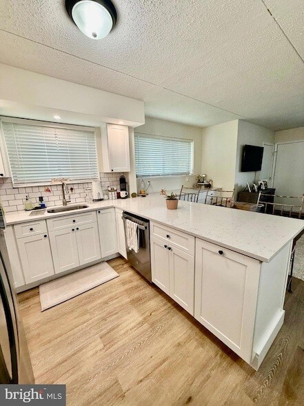 Building Photo - 6906 Hilltop Dr
