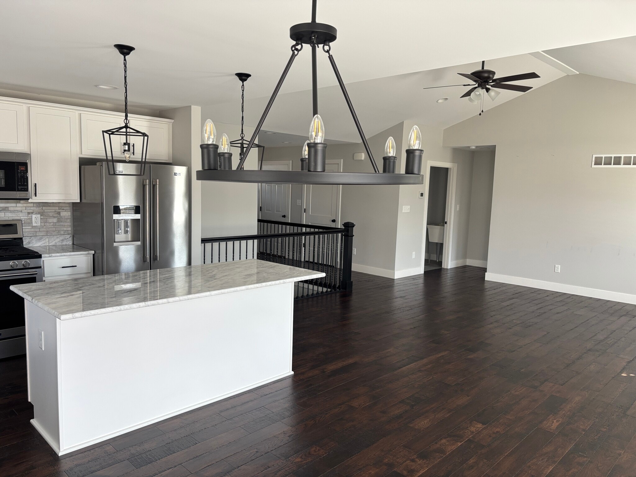 Main 2 - 1013 Oakmont Ln