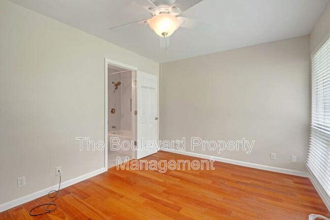 Building Photo - 995 Awaawaanoa Pl