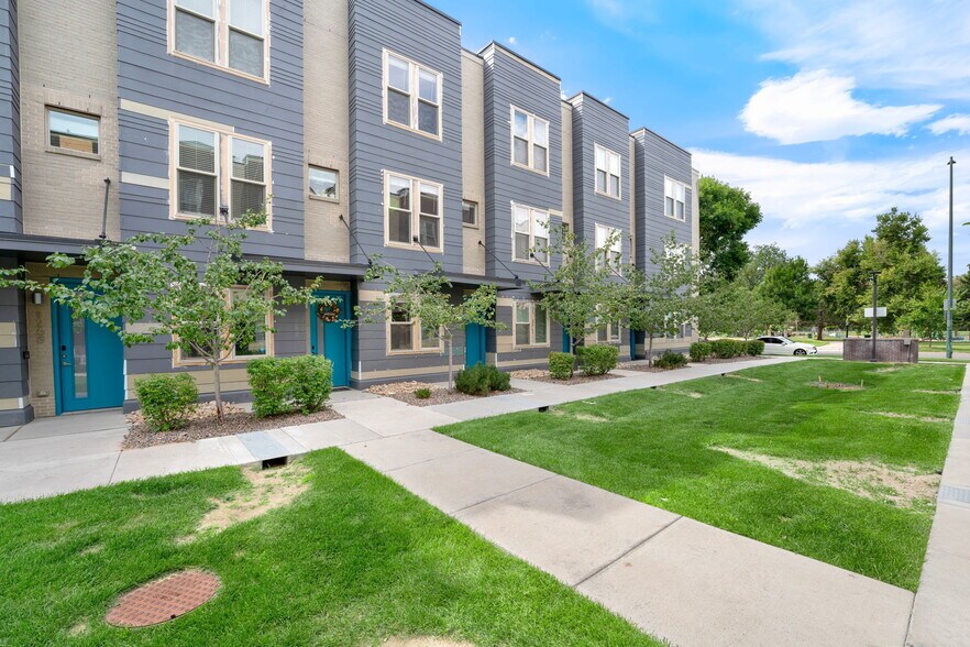 Primary Photo - 1276 W 11th Ave