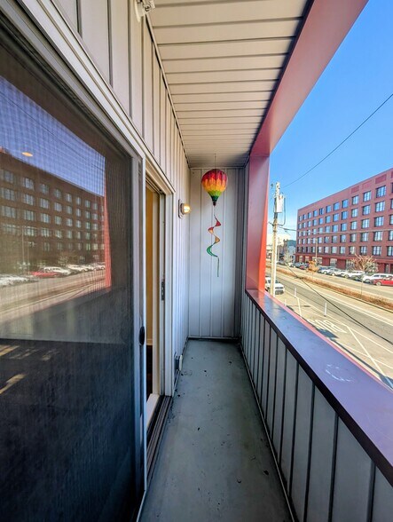 Building Photo - 1500 N American St