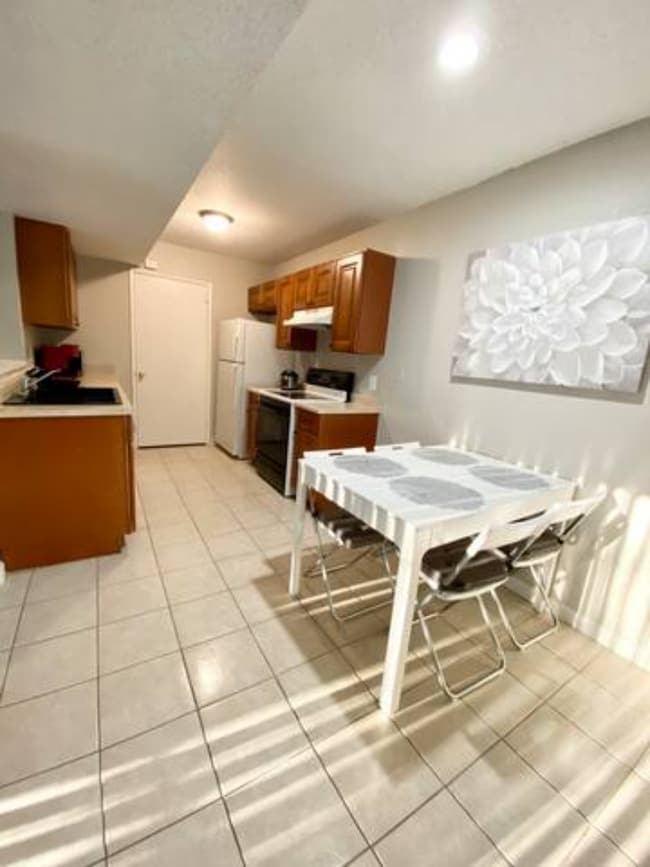 Building Photo - 211 Mission Laguna Ln