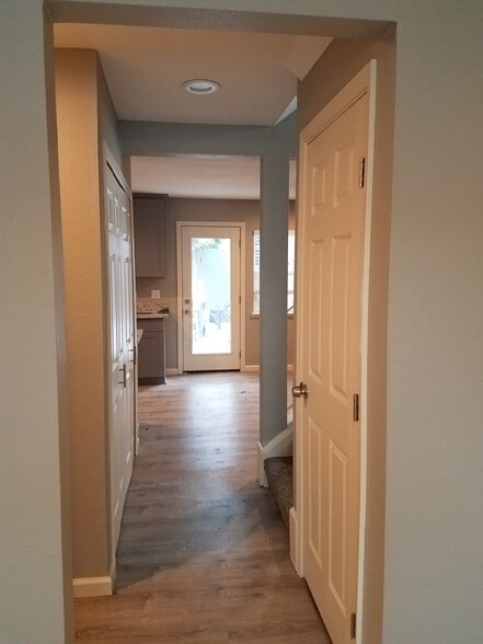 Building Photo - 2464 Beaufort Dr