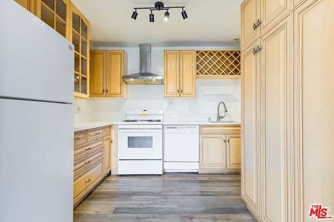 Building Photo - 288 S Coronado St