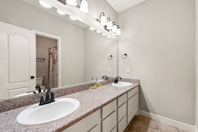 Building Photo - 2714 Ember Pass Ln