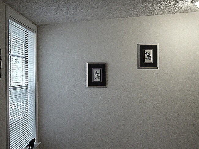 Building Photo - 18311 Redbud Ln