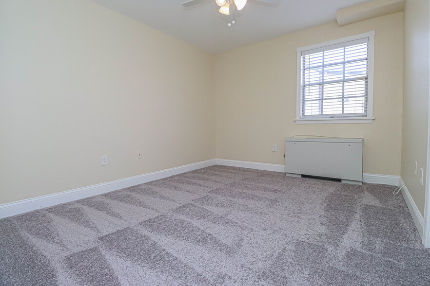 Primary suite - 4411 Romlon St