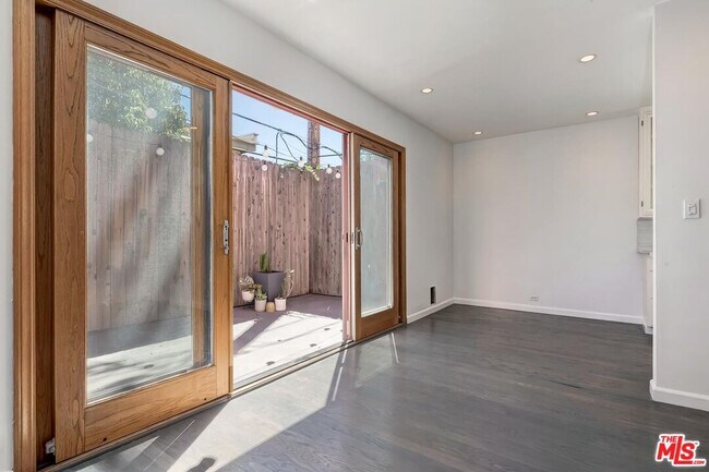 Building Photo - 1400 Hayworth Ave