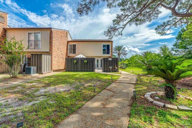 Building Photo - 4830 Huron Dr