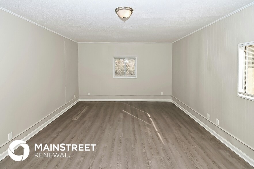 Building Photo - 1058 Avon Rd