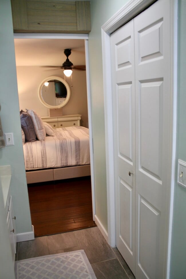 Building Photo - 5064 English Village Dr