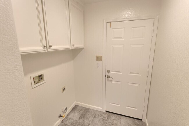 Building Photo - 4-Bedroom 2-Bathroom Saratoga Home