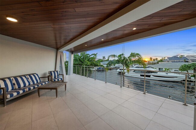 Building Photo - 3300 NE 39th St