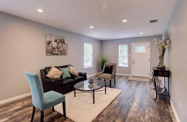 Building Photo - 1710 Palmetto Dr