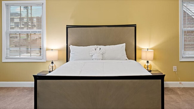 Building Photo - 800 S Washington St