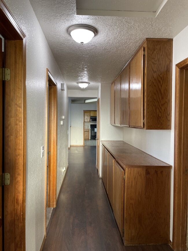 Building Photo - 14625 Live Oak St