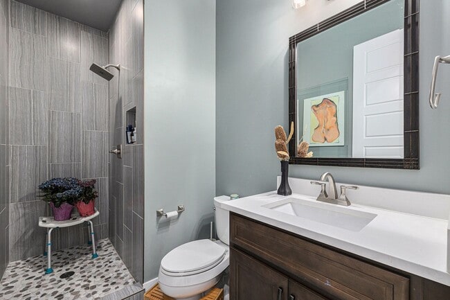 Building Photo - Stunning Historic-Style Home with Modern L...
