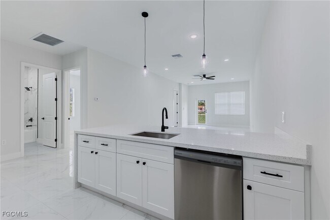 Building Photo - 2253 10th Terrace