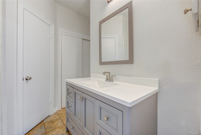 Building Photo - 308 N Ranch House Rd