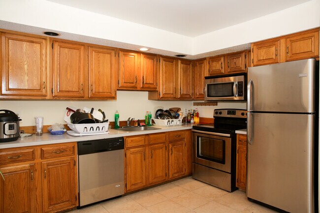 Building Photo - 23 Compton St