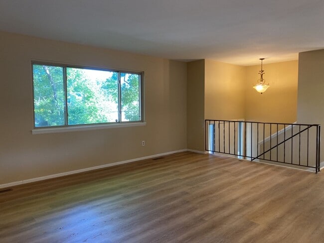 Building Photo - STUDENTS WELCOME! 5 Bedroom 3 Bathroom Bi-Level Single-Family Home in Midtown Fort Collins