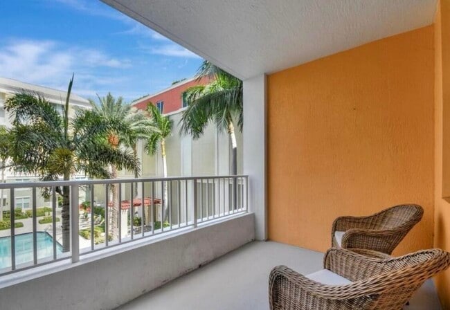 Building Photo - 804 E Windward Way