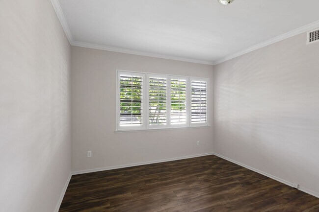 Building Photo - Welcome to this Beautiful Ranch-Style Home...