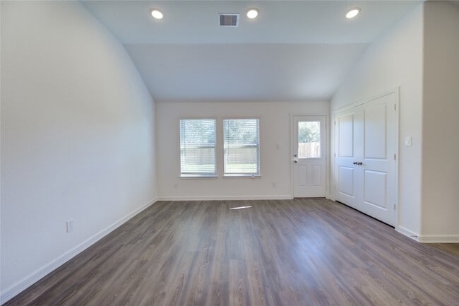 Building Photo - 5419 Tourmaline Wy