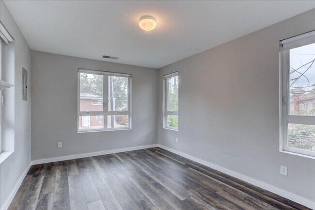 Building Photo - 867 20th St