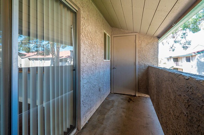 Building Photo - Ready to Move In - Two Bedrooms!