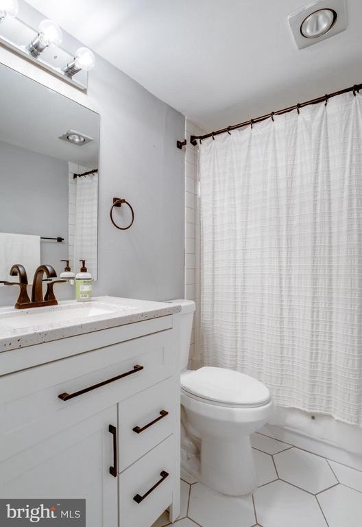 Building Photo - 250 S Reynolds St