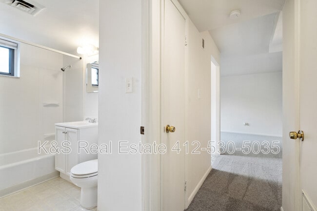 Building Photo - 760 5th Ave