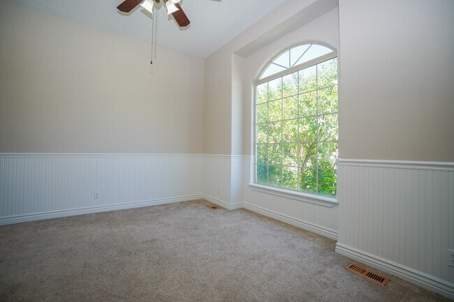 Building Photo - 2511 W Teano Dr