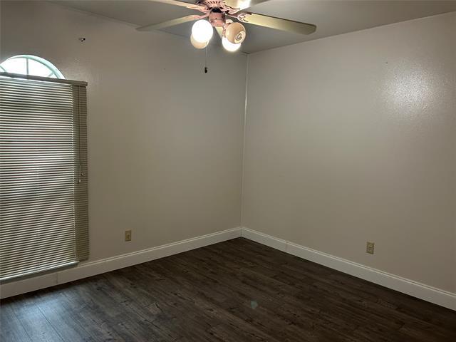 Building Photo - 517 N Holiday Dr
