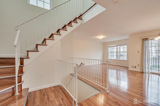 Building Photo - 919 Plymouth Rd