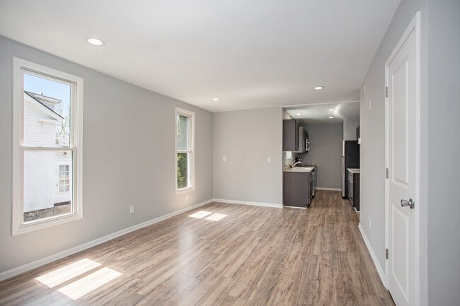 Living Room / Kitchen - 532 S 5th Ave