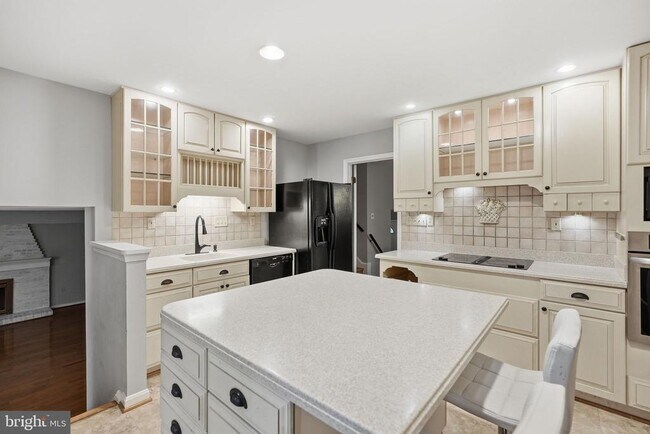 Building Photo - 809 Woodley Dr